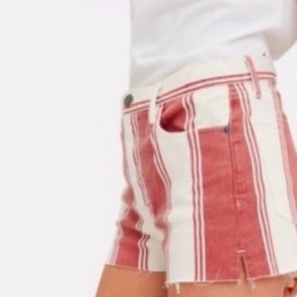 Frame Denim Le Cutoff LE FIERY STRIPE SHORTS IN RED 25 - Picture 2 of 10